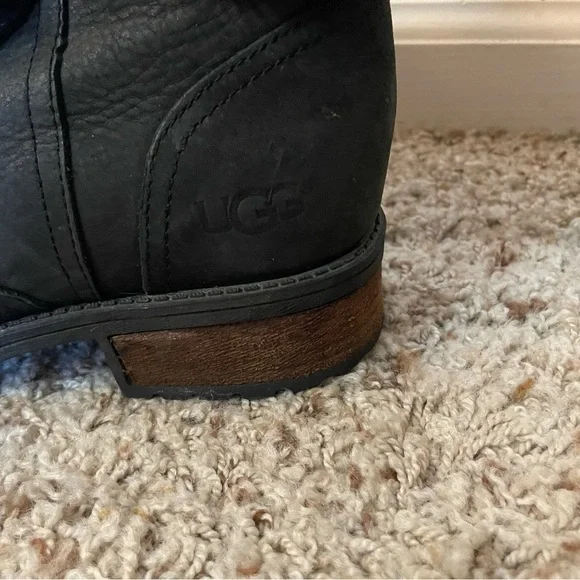UGG Cozy Black Ankle Left Boot with Buckle- one boot only size 7.5 - Picture 2 of 7